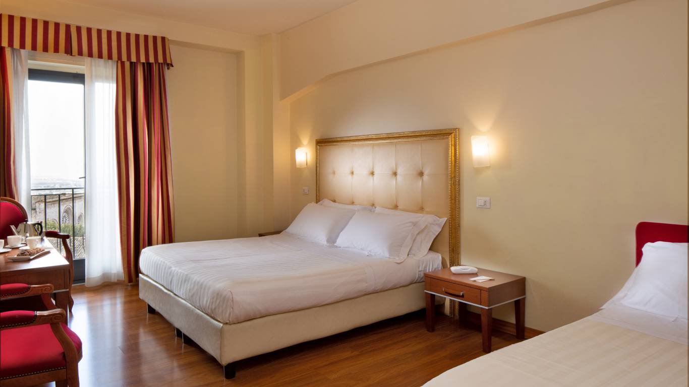 Hotel-Giotto-Assisi-Deluxe-triple-Room