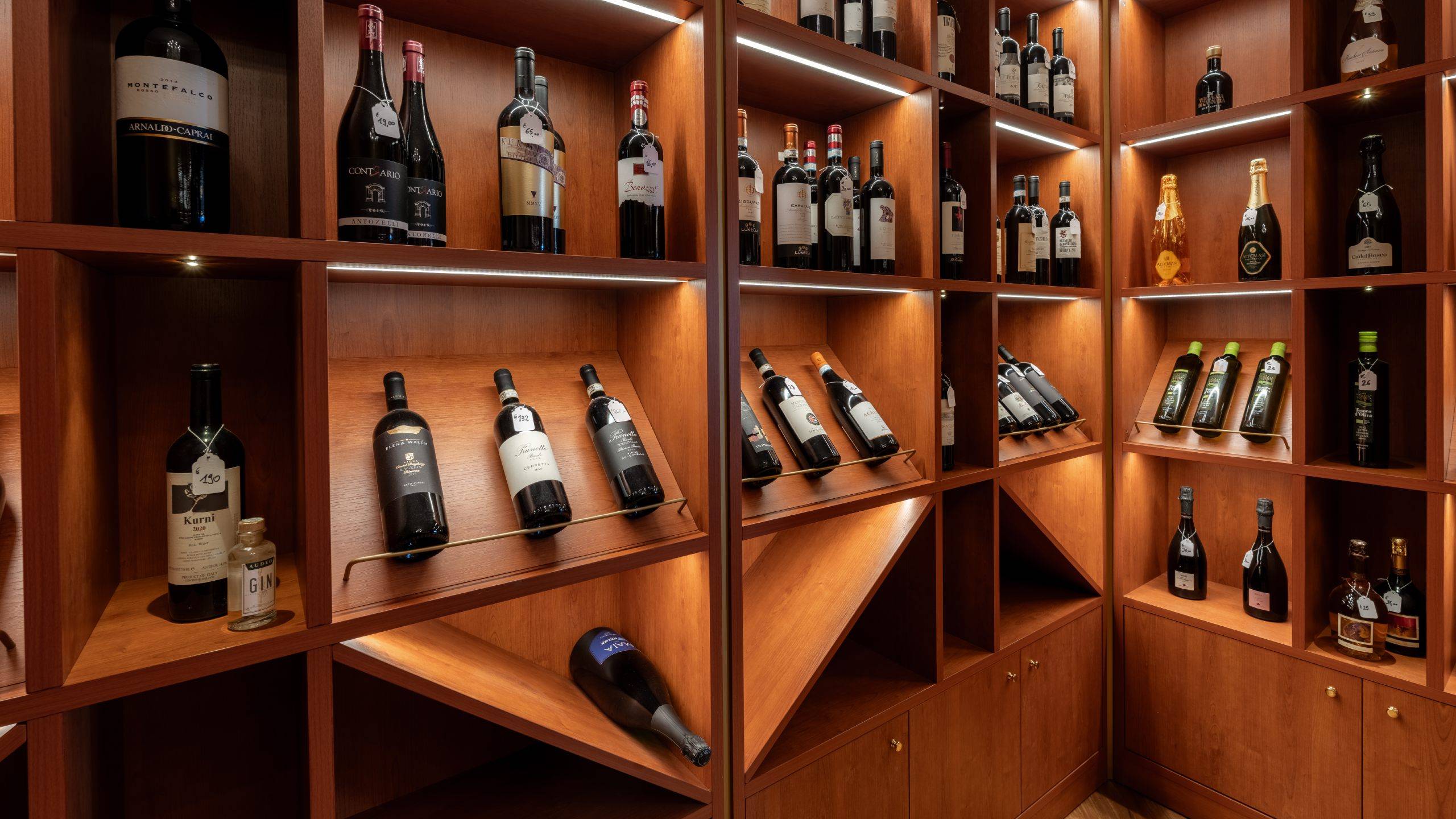 Hotel-Giotto-Assisi-Foto-Giotto-wine-shop-4-orizzontale