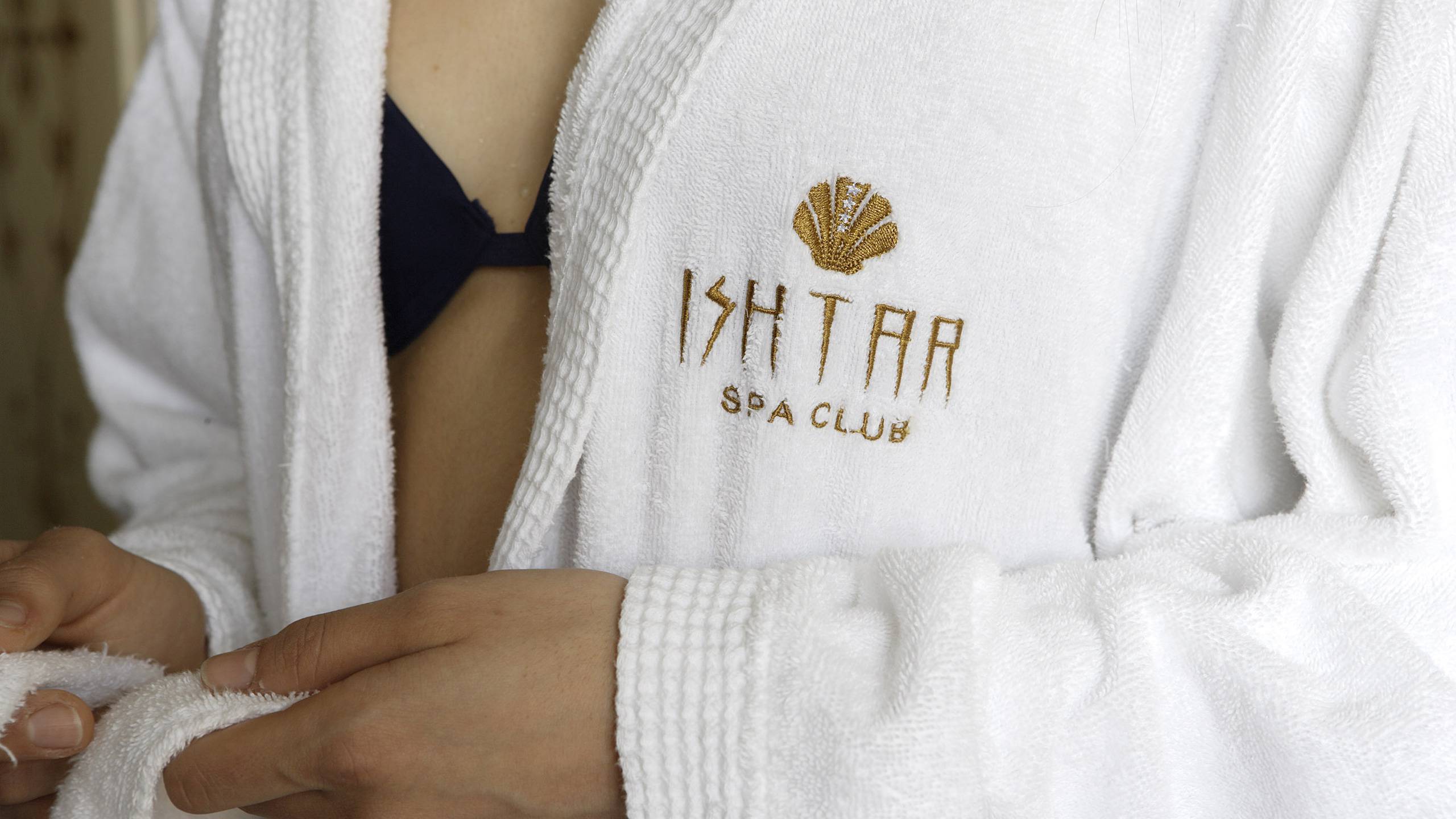 Hotel-Giotto-Assisi-Spa-Club-Bathrobe-Ishtar