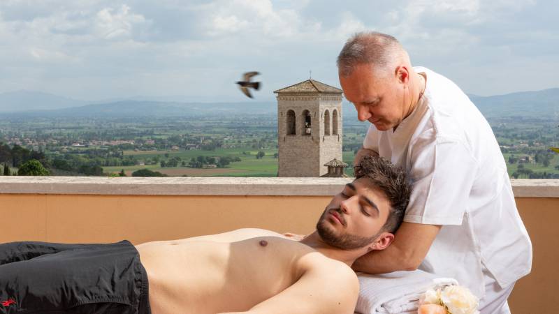 Hotel-Giotto-Assisisi-Spa-Massage-Body-Man